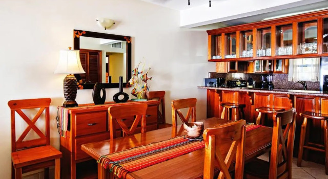 Двухместный люкс с 2 комнатами рядом с пляжем Pelican Reef Villas Resort