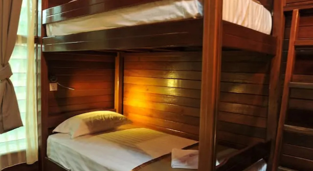 Кровать в общем номере с балконом Borneo Natural Sukau Bilit Resort