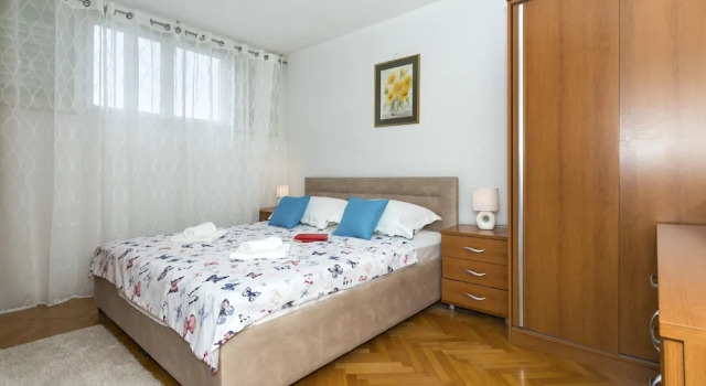 Apt. Near Center With Balcony With the sea View, Prenota Appartamento Splitska 