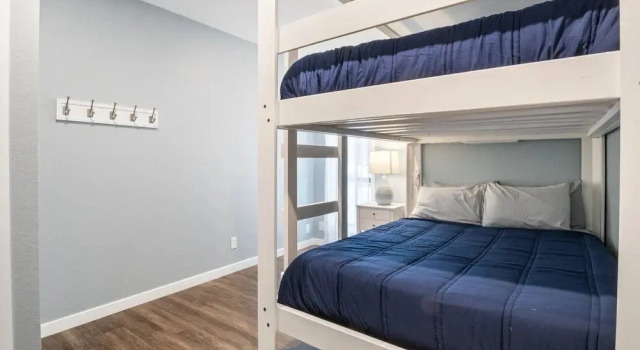 Our Cove Retreat - Perfect for Wave-free Swimming, Tanning & Prime Location Fun!, Book Lejlighed Lake Ozark USA