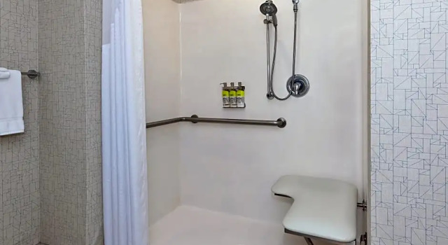 Двухместный люкс c 1 комнатой Holiday Inn Express Hotel & Suites Warminster-Horsham by IHG