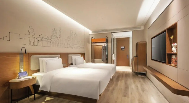 Двухместный номер Classic UrCove by HYATT Foshan Downtown