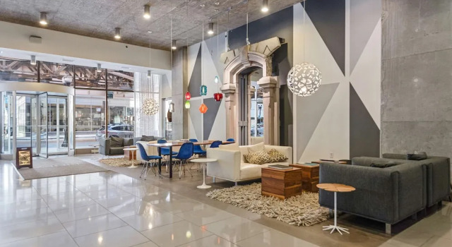 2BR Apt Stunning Views Steps to Michigan Avenue
