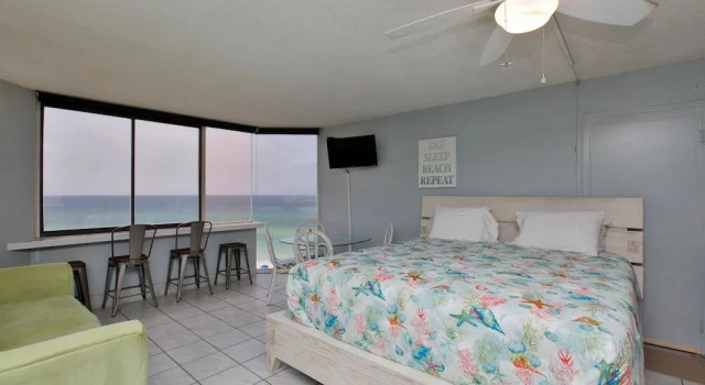 Top of the Gulf Beach Resort by Panhandle Getaways, Забронировать Курортный отель Панама-Сити Панхэндл Флорида, рядом с Загородный клуб "Сигнал Хилл"