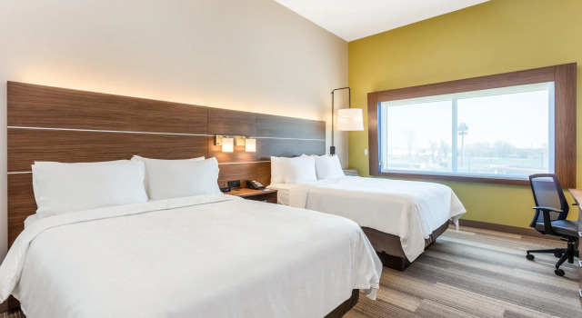 Четырёхместный люкс Holiday Inn Express & Suites - Springfield North by IHG