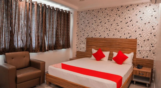 Capital O 15079 Navvada Regency, Rezerwuj Hotel Hajdarabad 