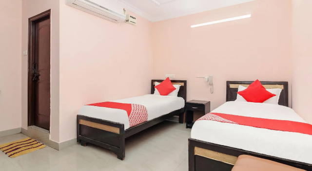 OYO 33408 Hotel Golden Inn, Rezerwuj Hotel Shamshabad 