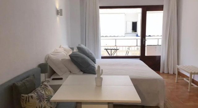 Студия с балконом Apartamentos Albertos