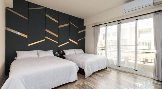 Четырёхместный номер Standard с балконом Alleyway Homestay