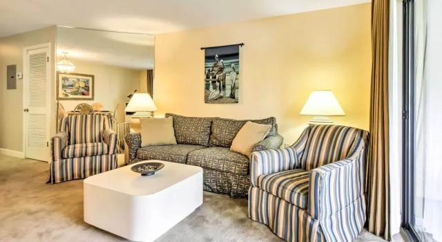 Апартаменты с 2 комнатами с балконом Niceville Condo w/ Pool Access < 8 Mi to Destin!