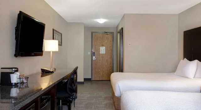 Четырёхместный номер Classic Days Inn by Wyndham Medicine Hat