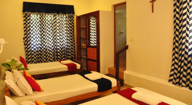Трёхместный номер Classic с балконом Lazar Residency Homestay