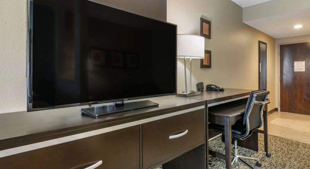 Четырёхместный люкс Comfort Suites Fort Lauderdale Airport South & Cruise Port
