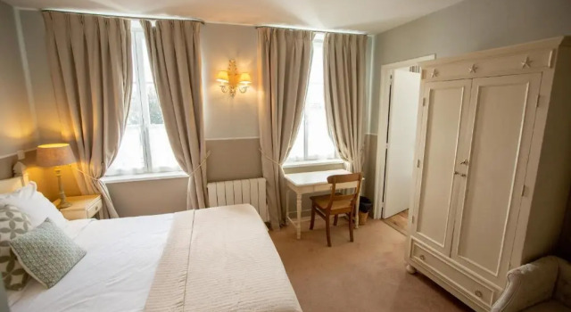 Двухместный номер Standard с видом на гавань Hôtel Traiteur Les Ormes, The Originals Relais