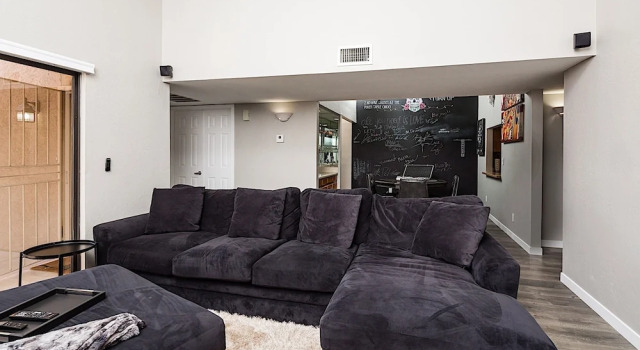 South Scottsdale Townhome - 2 Bedroom, Забронировать Отель Отели Скотсдейл с парковкой, Парковка