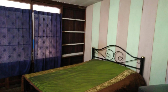 Samlanjed Guesthouse, Забронировать Отель Отели Чиангмай с парковкой, рядом с Wat Srisupan, Парковка