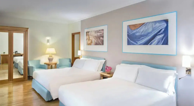 Четырёхместный номер Superior Renaissance Naples Hotel Mediterraneo
