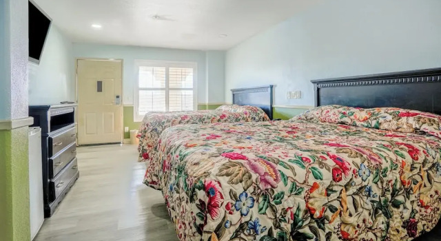 Четырёхместный номер Standard Day & Night Inn
