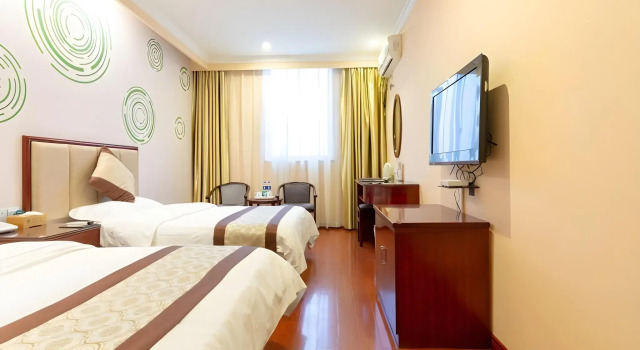 GreenTree Inn ZhenJiang Jurong New Bus Station Express Hotel, Prenota Hotel Hotel 3 stelle a Jurong, 3*
