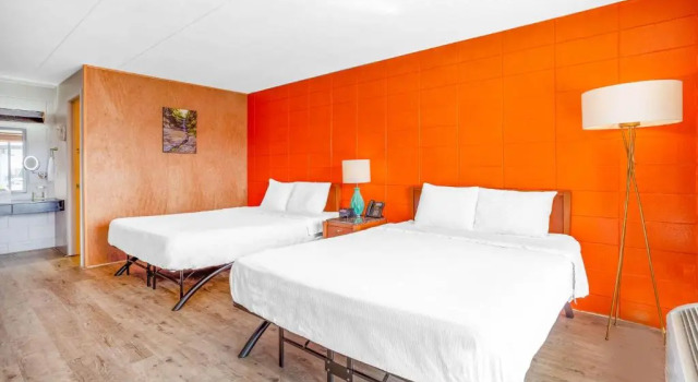 Town and Country Inn, Rezervați Hotel Streator 