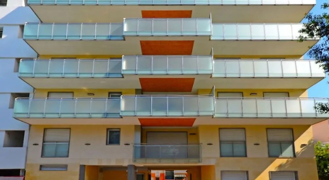Flat With Balcony Only 50mt From the Beach, Book Lejlighed Hoteller i Friuli Venezia Giulia med parkering, Parkering