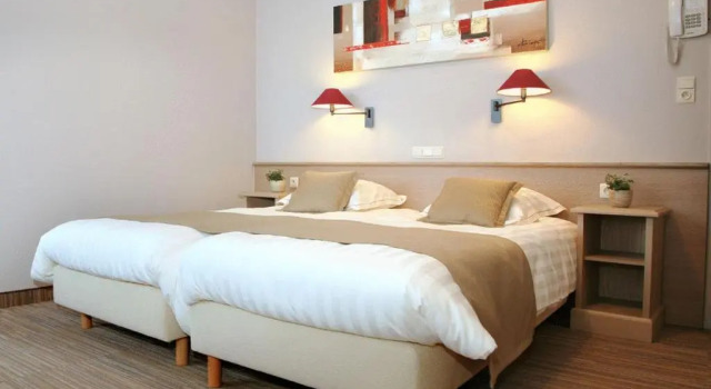 Двухместный номер Standard Ambassador Hotel