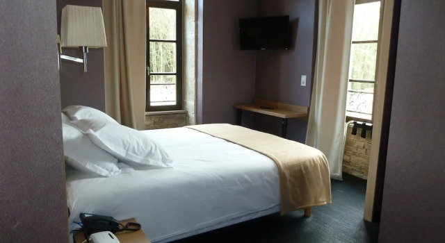 Двухместный номер Standard Logis LHôtel DArc