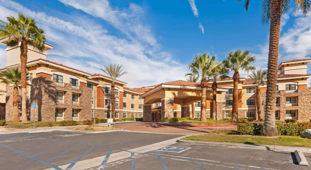 Extended Stay America Suites - Palm Springs - Airport, Забронировать Отель Отели Палм-Спрингса с парковкой, рядом с Palm Springs Mall Shopping Center, Парковка