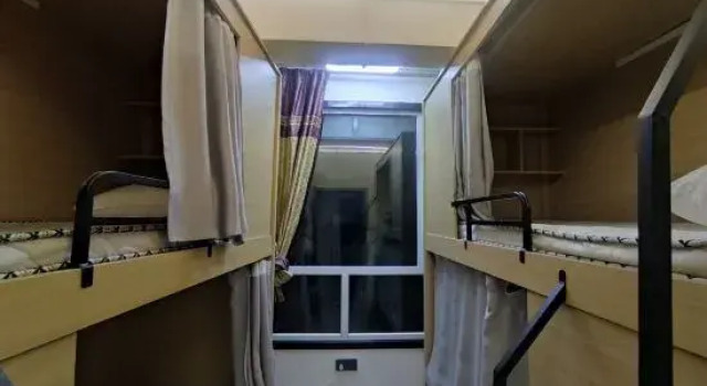 Кровать в общем номере (мужской номер) Kunyuyunshe Homestay