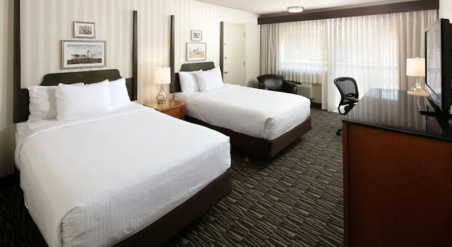 Четырёхместный номер Standard с балконом Red Lion Hotel Bellevue