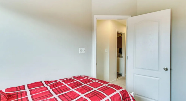 2 Mi to Hollywood Casino: Charles Town Townhome!, Buchen Sie Ferienwohnung Charles Town 