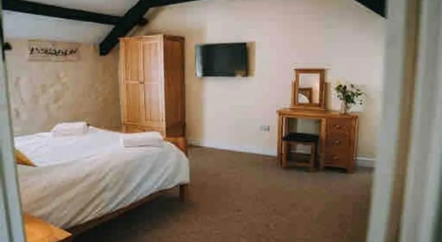 Courtyard Cottage With hot tub and Walled Garden, Забронировать Дом для отпуска Коттеджи Carmarthenshire, Коттедж