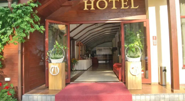 Hotel Eljot, Buchen Sie Hotel Günstige Hotels in Heiligkreuz