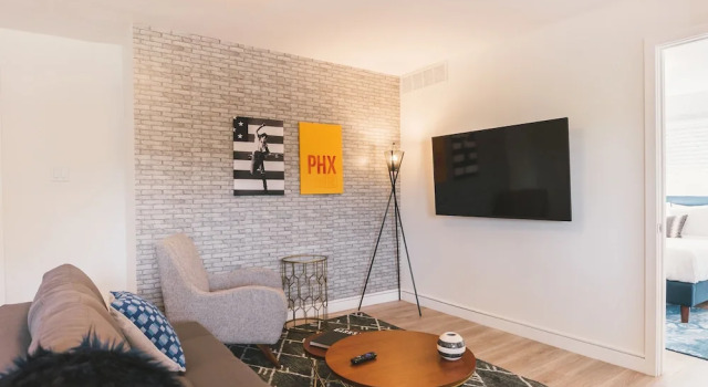 WanderJaunt Apts near Roosevelt Row, Забронировать Апартаменты/квартира Апартаменты Финикс, рядом с Orpheum Theatre Phoenix, Апартаменты/квартира