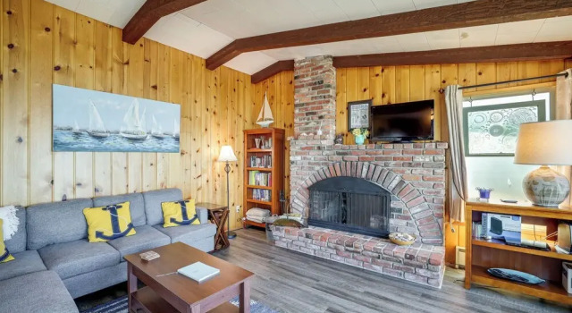 Oceanfront Cottage w/ Patio & Views in Birch Bay!, Забронировать Дом для отпуска Блейн штат Вашингтон, рядом с Birch Bay Beach