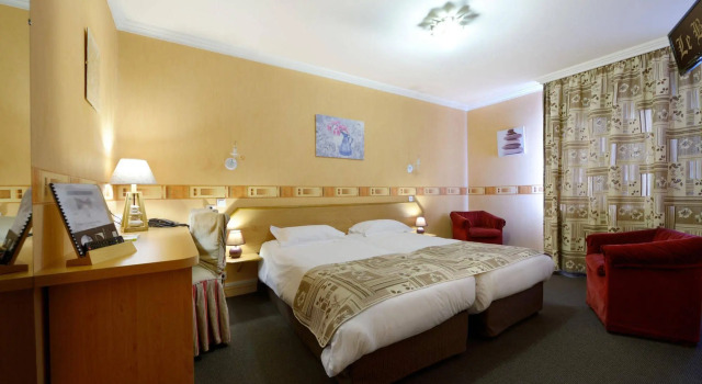 Hotel Le Bellevue, Забронировать Отель Сент-Ипполит Ду