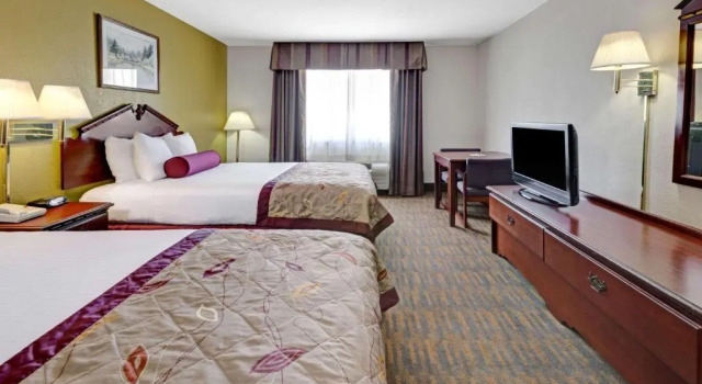 Четырёхместный номер Standard Quality Inn El Reno