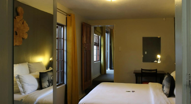 Lucky Bean Guesthouse, Забронировать Гостевой дом Отели Йоханнесбург с парковкой, рядом с Deutsche Internationale Schule Johannesburg, Парковка