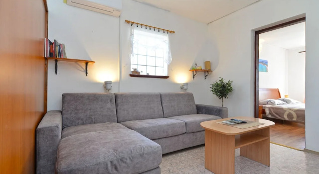 Apartment 623