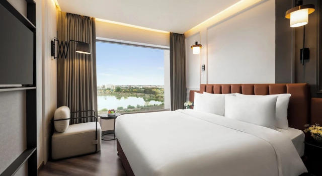 Номер Deluxe Ramada Encore by Wyndham Indore Nipania