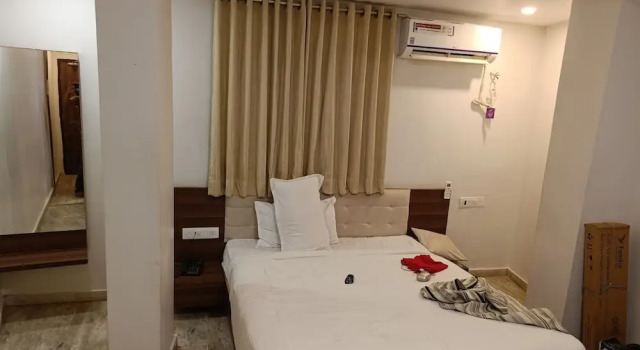 HOTEL RAJPATH INN, Buchen Sie Hotel Mehsana Gujarat
