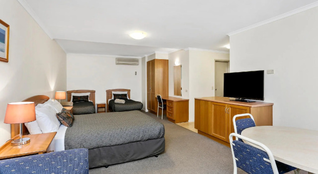 Семейный номер Standard Waves on Banyan formerly Comfort Inn International