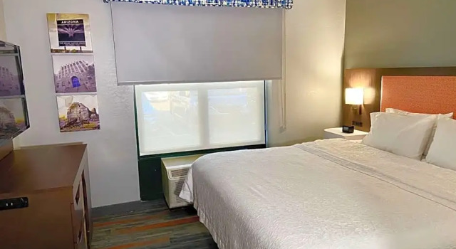 Двухместный люкс с балконом Hampton Inn & Suites Phoenix-Goodyear