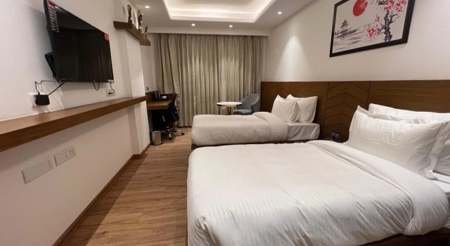 Номер Executive Nikko Premier - Near Medanta Hospital