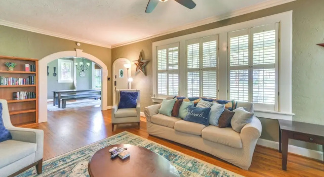 Fire Pit, Large Yard: Midtown Columbus Bungalow!, Boek Vakantiehuis Hotels in Georgia met parkeren, Parkeren