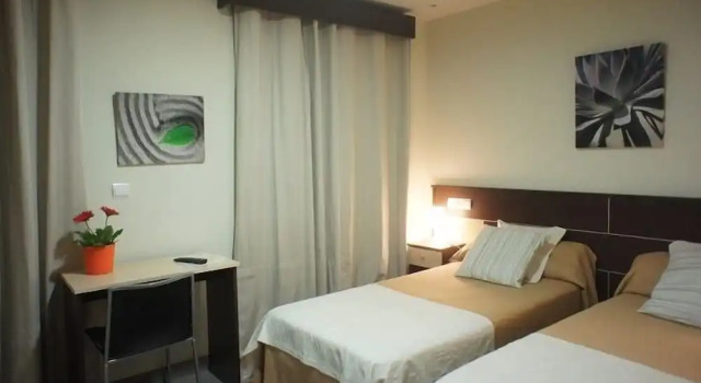 Одноместный номер Standard с балконом Hotel MR