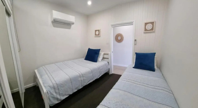 Dolphin Shores, Забронировать Отель Отели в центре Корлетт, в центре