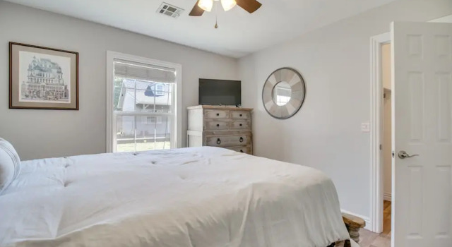 2 Mi to Grand Lake: Grove Home w/ Fenced-in Yard, Book Hotel Hoteller i Grove med parkering, Parkering