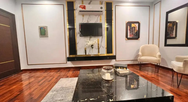 Grand Atrium Designer Apartment, Rezerwuj Apartament Hotele w Punjab Region z parkingiem, Parking