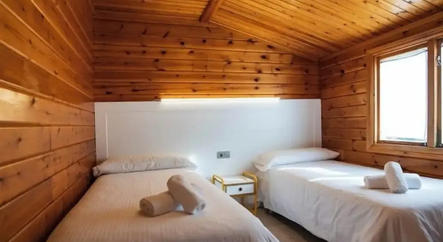 Семейное бунгало с 2 комнатами с балконом Hotel Panadería y Bungalows Ligüerre de Cinca